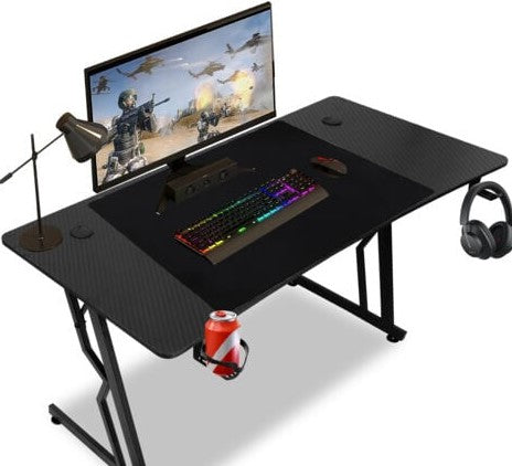 bureau gaming rangé avec support casque